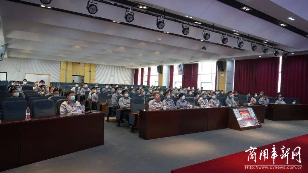 天润工业党委组织集中观看党的二十大开幕会