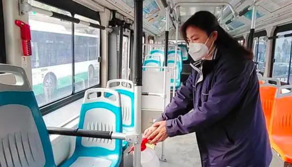 武汉公交：严格落实防疫措施 确保乘客放心乘坐