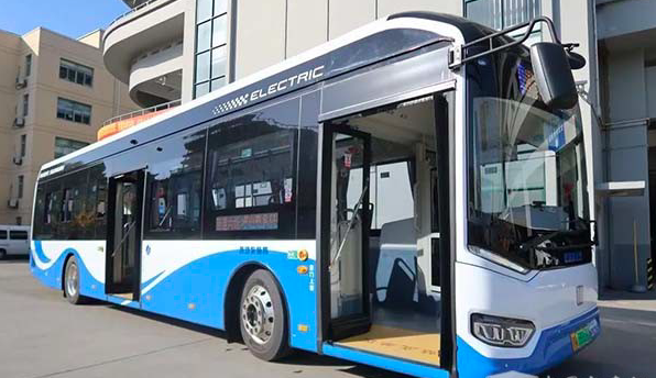 又是纯电动车型！一波崭新的公交车亮相上海街头