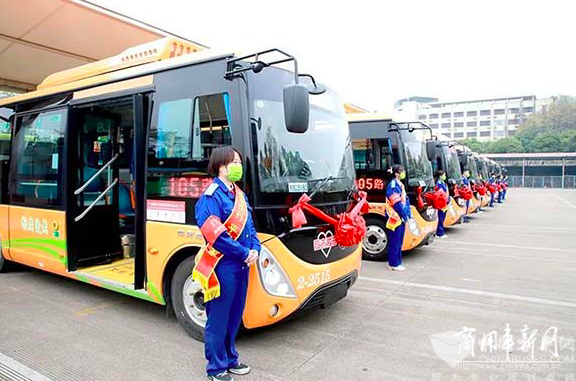 投身“敬老爱老”专线 广西申龙6米微循环公交交付柳州恒达巴士