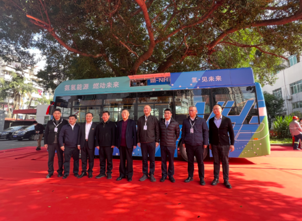 金龙客车携手福大紫金 全国首辆氨氢燃料电池客车启动！
