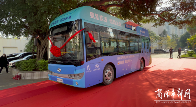 金龙客车携手福大紫金 全国首辆氨氢燃料电池客车启动！