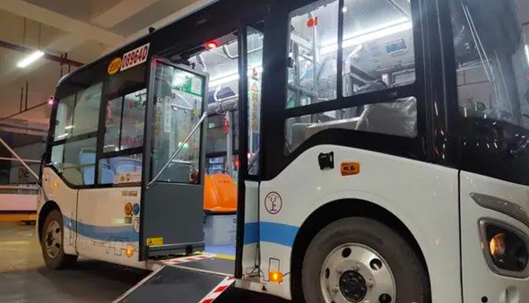 深圳巴士集团推出无障碍设施设备及适老化措施，让公交出行更有温暖
