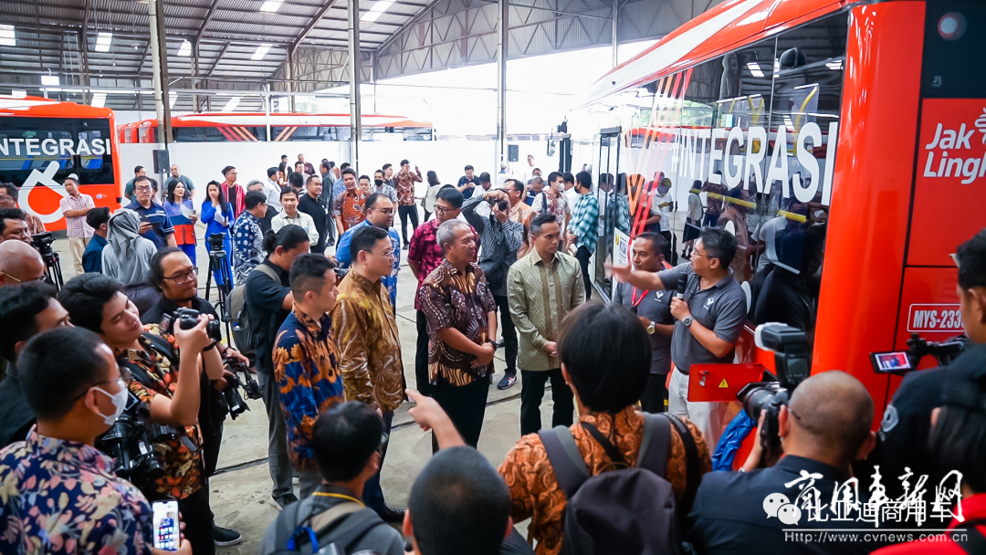 比亚迪印尼见证！22辆大巴成功交付印尼当地巴士公司