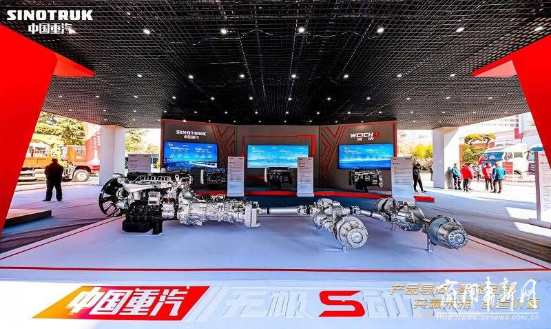 拉煤神器 中国重汽全新一代豪沃MAX燃气车燃擎创富