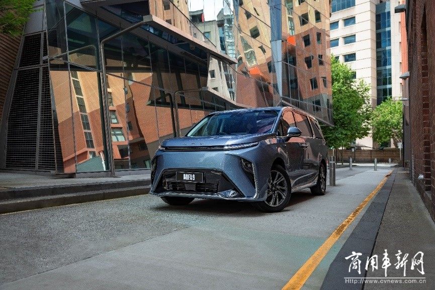 上汽大通MAXUS“大型纯电性能皮卡”GST概念车上海车展首发亮相