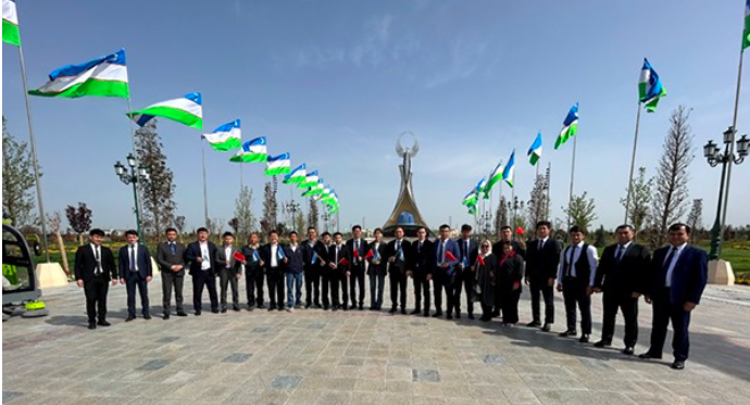 从厦门走向世界 金龙智造200台BRT首批开进乌兹别克斯坦