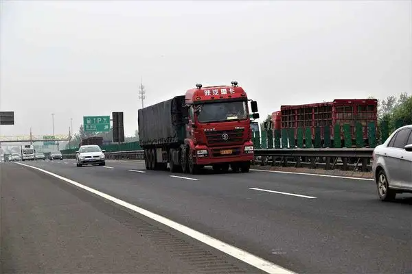 天津：中重型货车靠右行驶，违者罚款扣3分