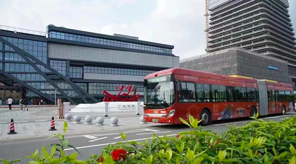 B1变身“移动博物馆” 广州首辆“海事专列”主题巴士投运
