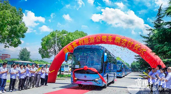 首批车型投运 申龙汽车将向湖南宾利旅游交付百台高端大巴