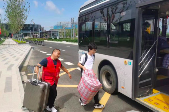 精心安排运力 苏州公交集团助力南京大学首批抵苏学生返程