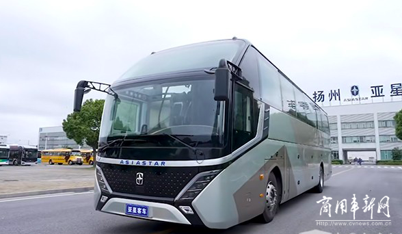 新系列X9-3领衔 亚星携多款车型亮相扬州新能源车产业大会