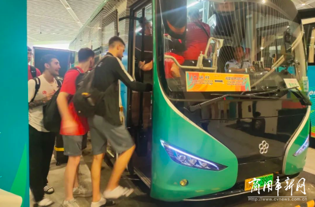 彰显中华文化底蕴 格力钛新能源公交受大运会选手追捧