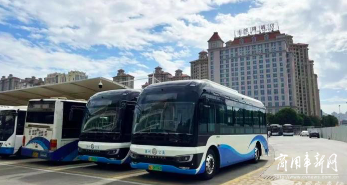 全新8.8米“地铁巴士”车型投运泉州公交 
