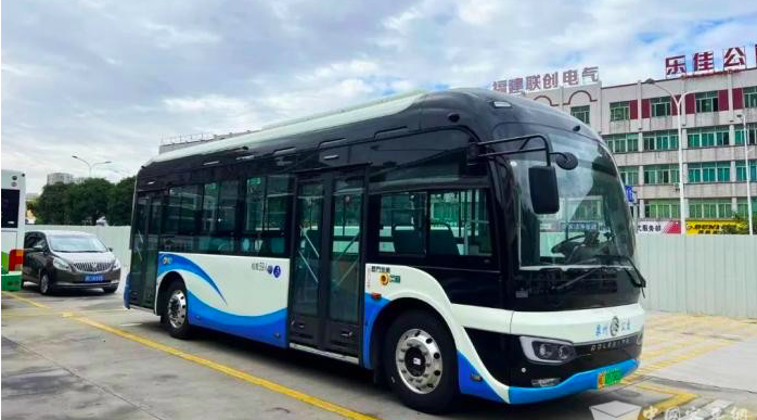 全新8.8米“地铁巴士”车型投运泉州公交 