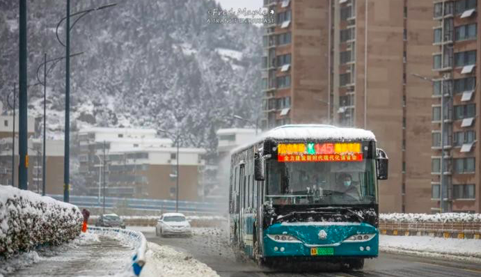 坚守工作岗位 济南公交全力保障市民低温雨雪天气正常出行