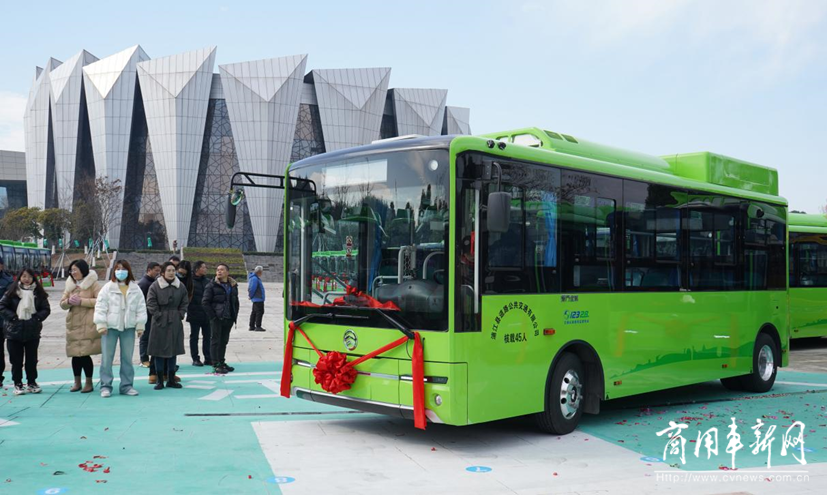 金旅朝歌全新一代7米宽体大容量纯电动公交批量交付