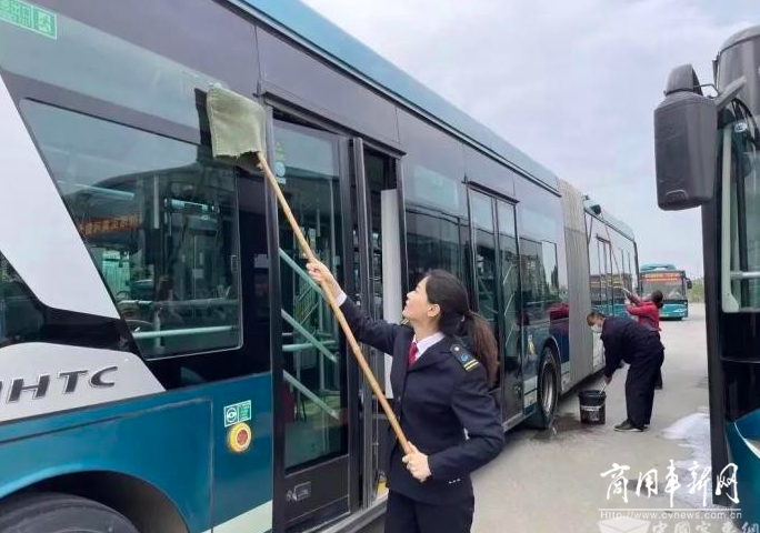 结合节日期间市民出行特点 济南公交根据客流适时加密班次