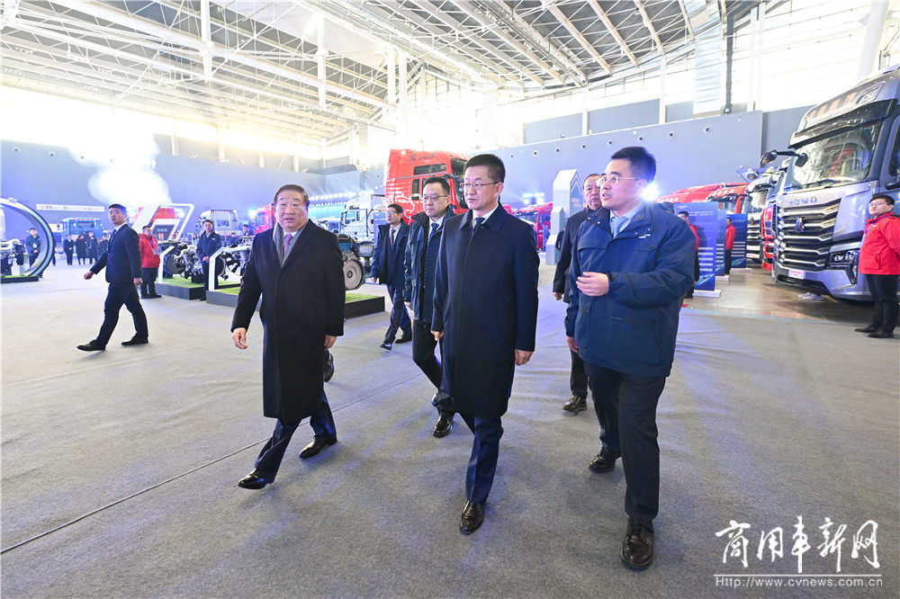 中国重汽集团2024年合作伙伴大会召开，谭旭光—— 让客户更赚钱是中国重汽与合作伙伴共同的梦想！
