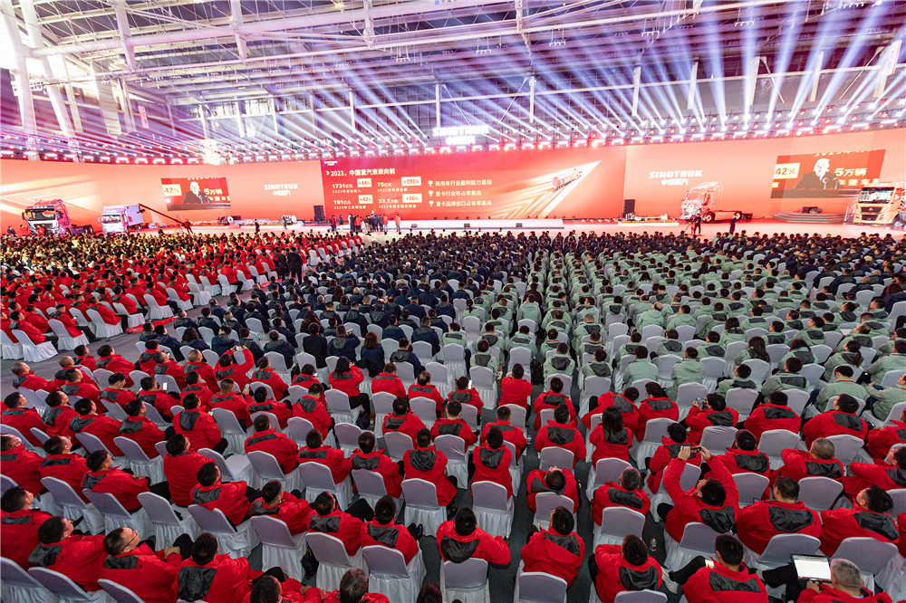 中国重汽集团2024年合作伙伴大会召开，谭旭光—— 让客户更赚钱是中国重汽与合作伙伴共同的梦想！