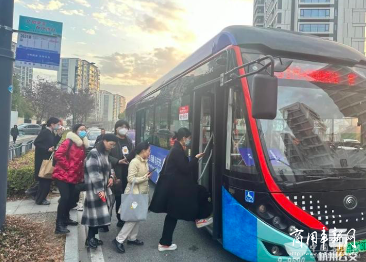 居民们出行更加便捷 杭州公交又有一条临时接驳线“转正”